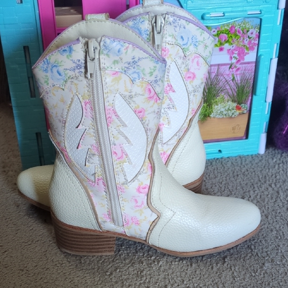 Mia Shoes Cream and Pink Ankle Booties with Embroidered Details
